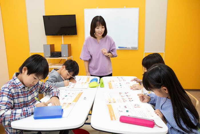 ヤマハ英語教室 小学4･5･6年コース「ジュニアえいごProgress」のレッスン風景